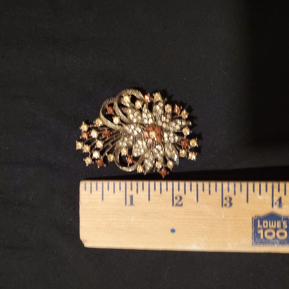 Elegant Gold and Brown Floral Brooch - Picture 3 of 4